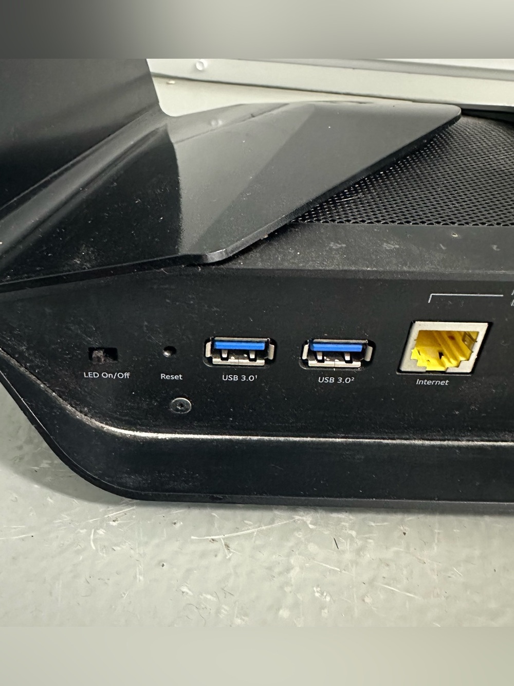Netgear Nighthawk AXE11000 Tri-Band WiFi 6E Router - Picture 6 of 10
